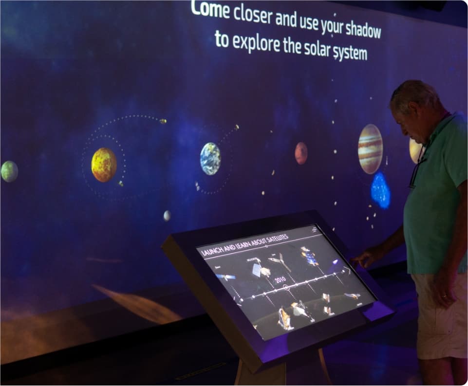 Touchscreen monitors